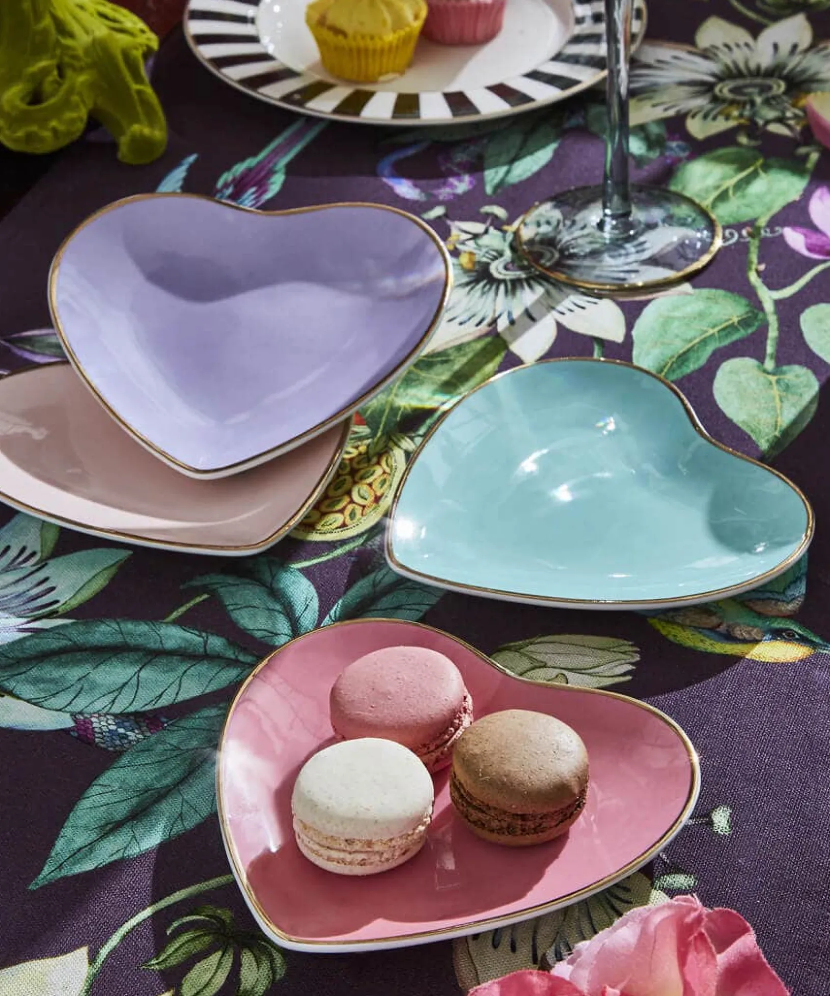 bombay_duck_cute_heart_se_0.webp Living Room | Kitchen | Home | Home Joe Browns Bombay Duck Cute Heart Set Of Plates Multi