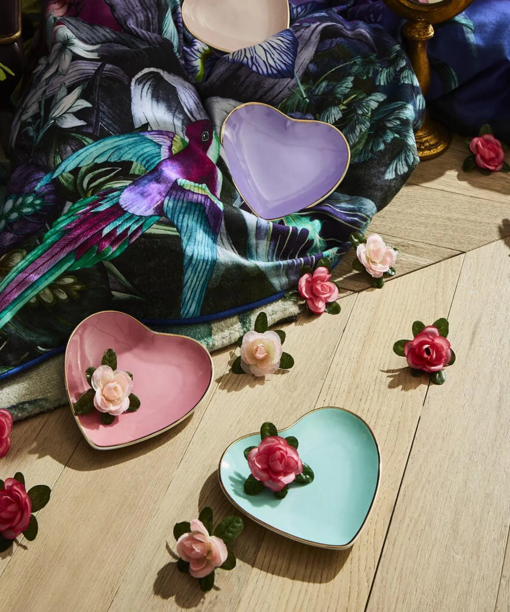 bombay_duck_cute_heart_se_3.webp Living Room | Kitchen | Home | Home Joe Browns Bombay Duck Cute Heart Set Of Plates Multi