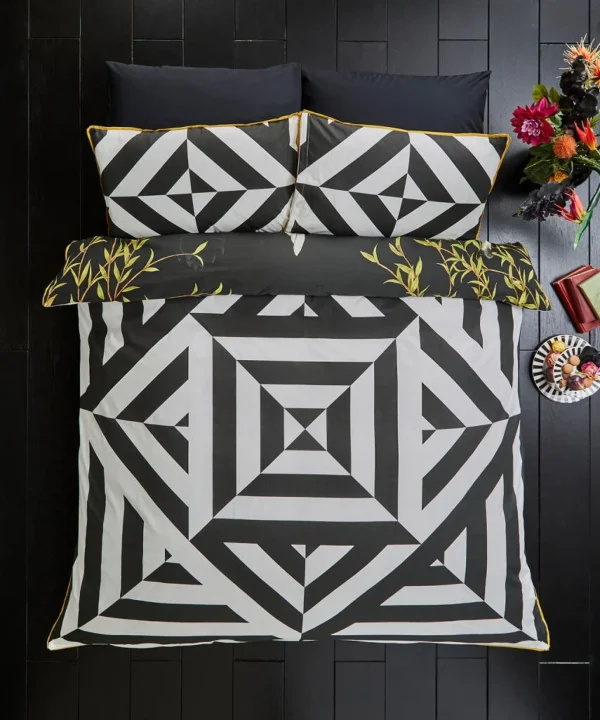 Bedroom | Rebel Residence | Floral Décor | Nature Décor | Animal Décor | Bedding | Home | Home | Home | Home | Home | Home Joe Browns Candescent Cranes Reversible Bed Set Black
