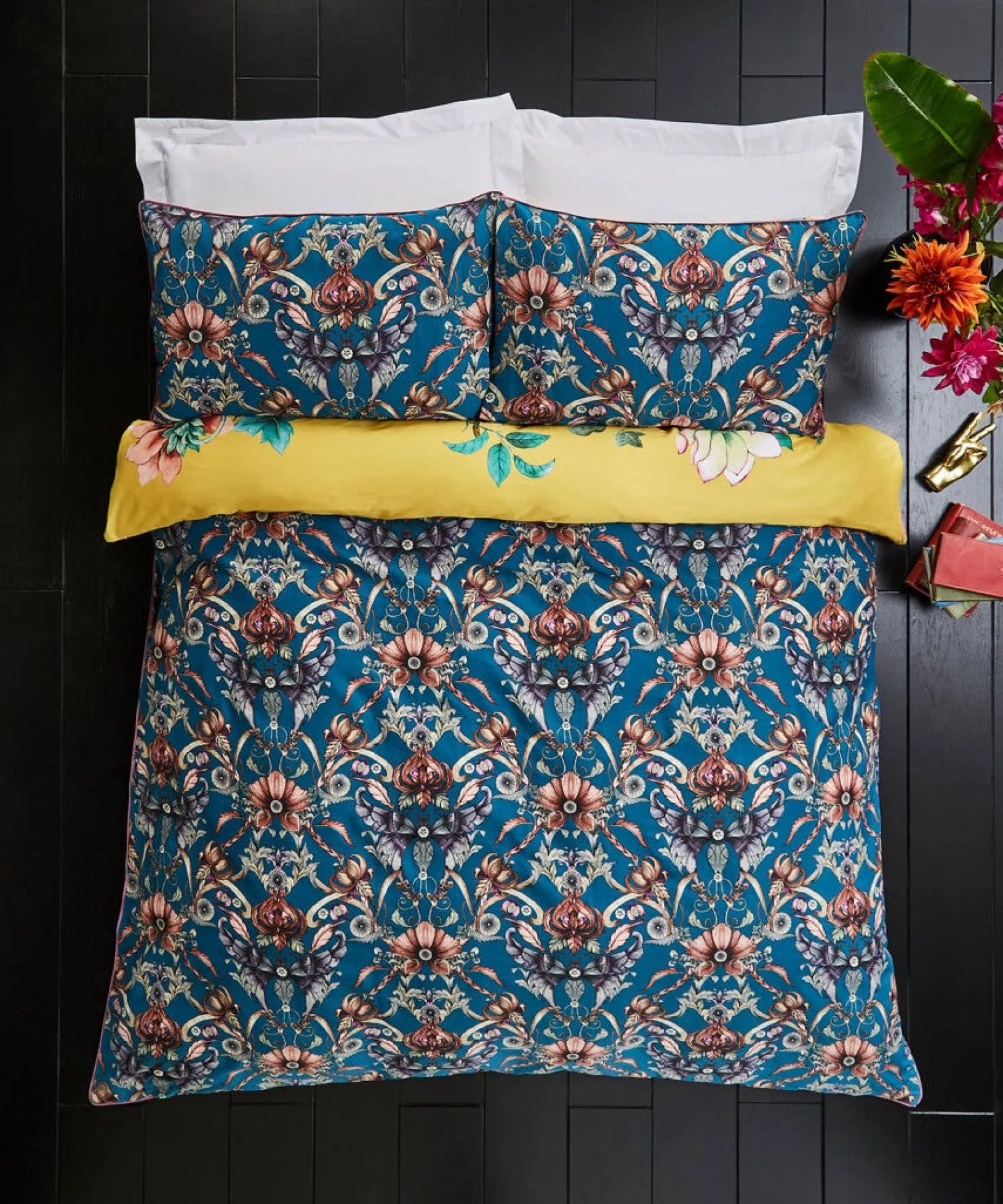 contemporary_chinoiserie__1.webp Bedroom | Rebel Residence | Floral Décor | Nature Décor | Animal Décor | Bedding | Home | Home | Home | Home | Home | Home Joe Browns Contemporary Chinoiserie Reversible Bed Set Chartreuse