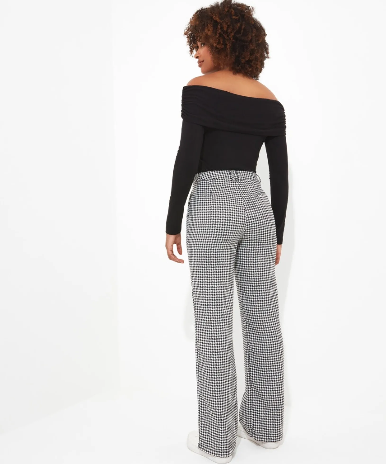 daring_dogtooth_trousers_5.webp Shop Women's Collection | Jeans & Trousers | Sale Jeans & Trousers | Top Picks | Women's | Women's Joe Browns Daring Dogtooth Trousers Black/White
