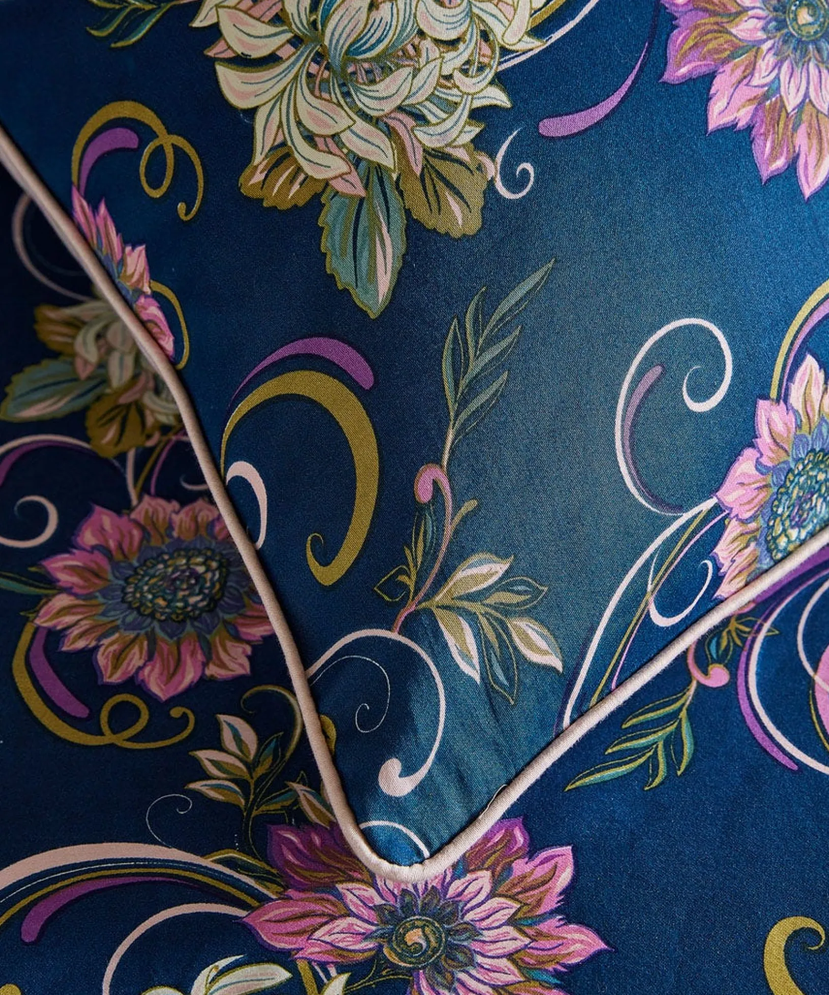 nouveau_peacock_reversibl_4.webp Bedding | Home Joe Browns Nouveau Peacock Reversible Bedset Blush