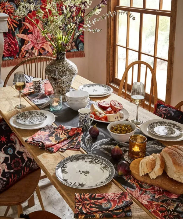 Endless Sunsets | Floral Décor | Nature Décor | Kitchen | Home | Home | Home | Home Joe Browns Perfect Palms Table Runner Black