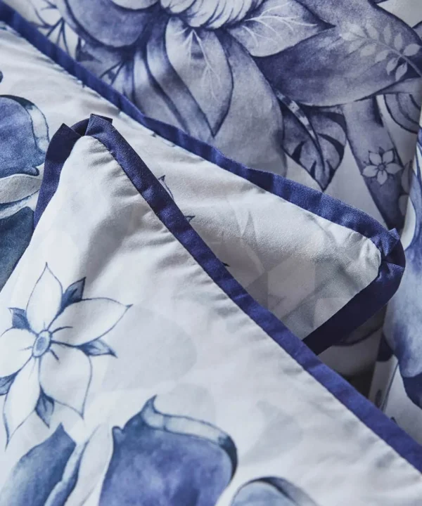 Bedroom | Nouveau Reflections | Floral Décor | Nature Décor | Animal Décor | Bedding | Home | Home | Home | Home | Home | Home Joe Browns Poised Peacocks Reversible Bed Set Blue