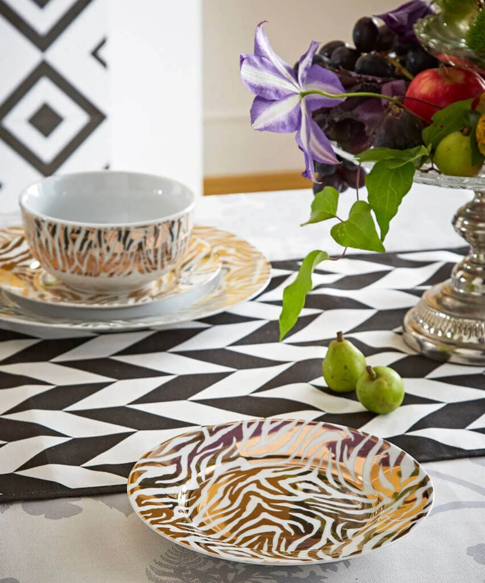 set_of__gold_metallic_zeb_1.webp Nature Décor | Animal Décor | Home | Home Joe Browns Set Of 4 Metallic Zebra Side Plates Gold